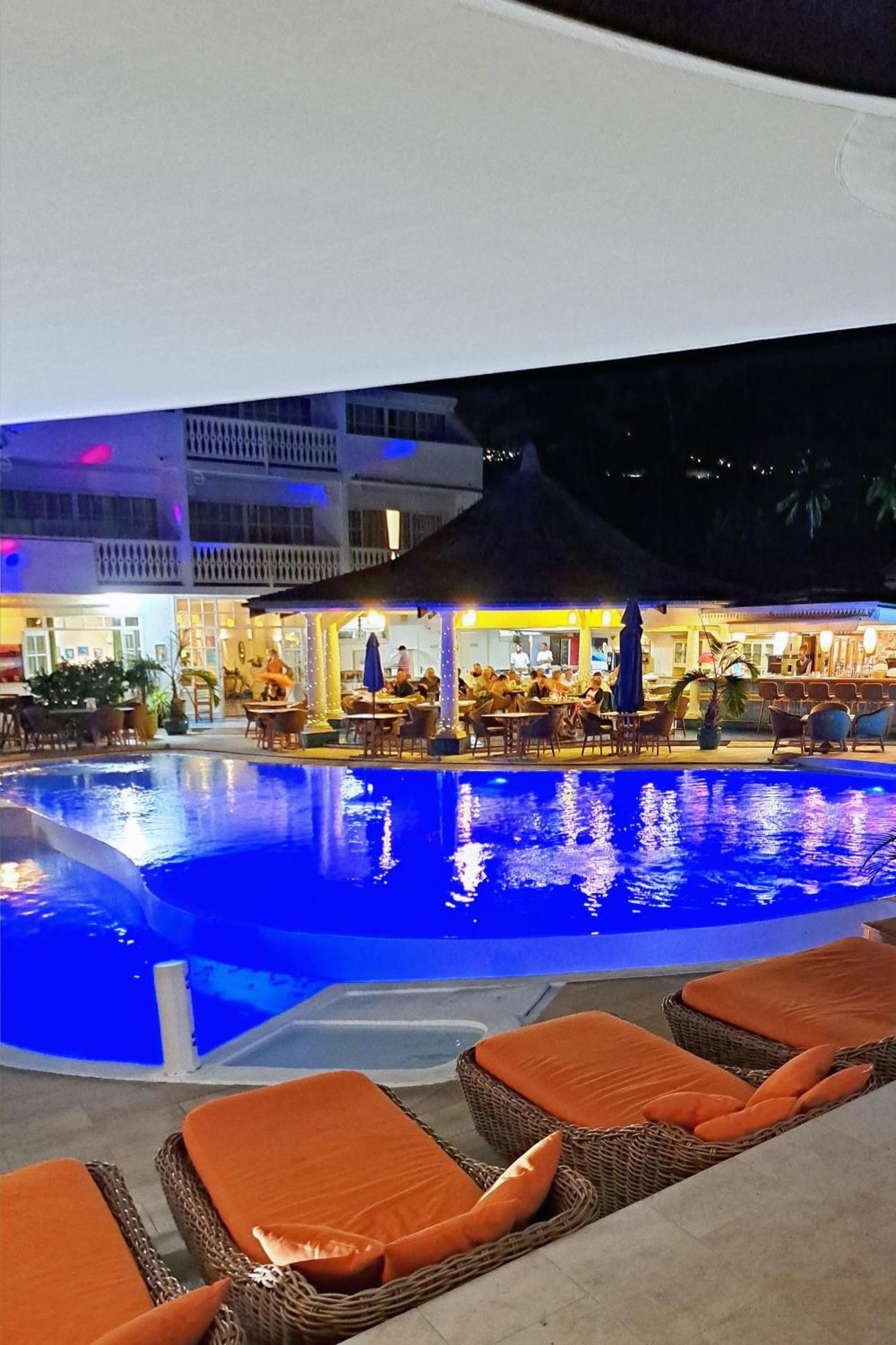 乐鹦鹉螺海滨酒店 圣吉尔莱班 外观 照片